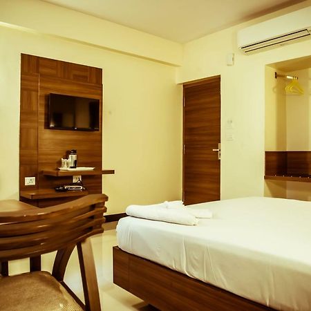 Hotel The Pioneer Visakhapatnam Esterno foto