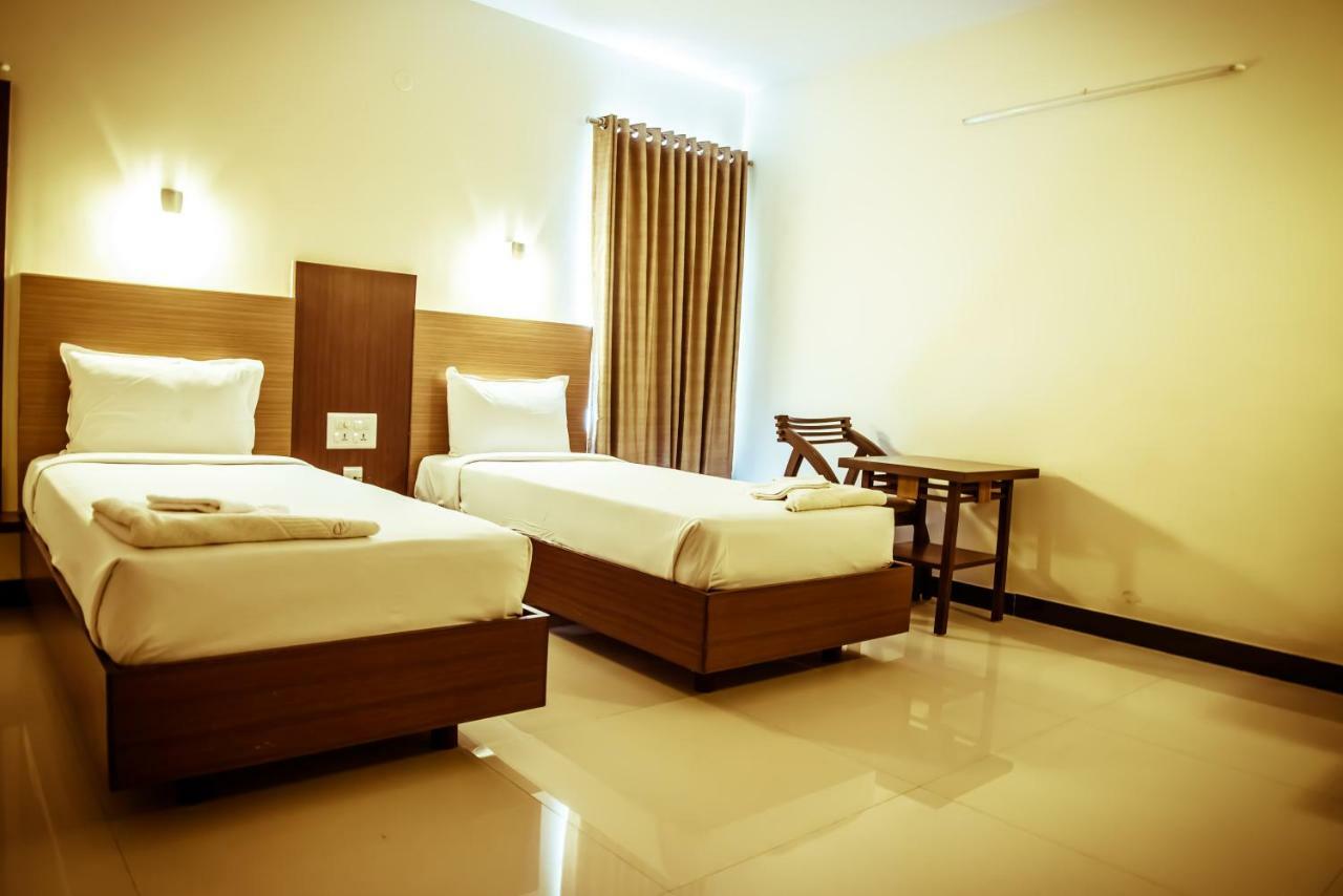 Hotel The Pioneer Visakhapatnam Esterno foto