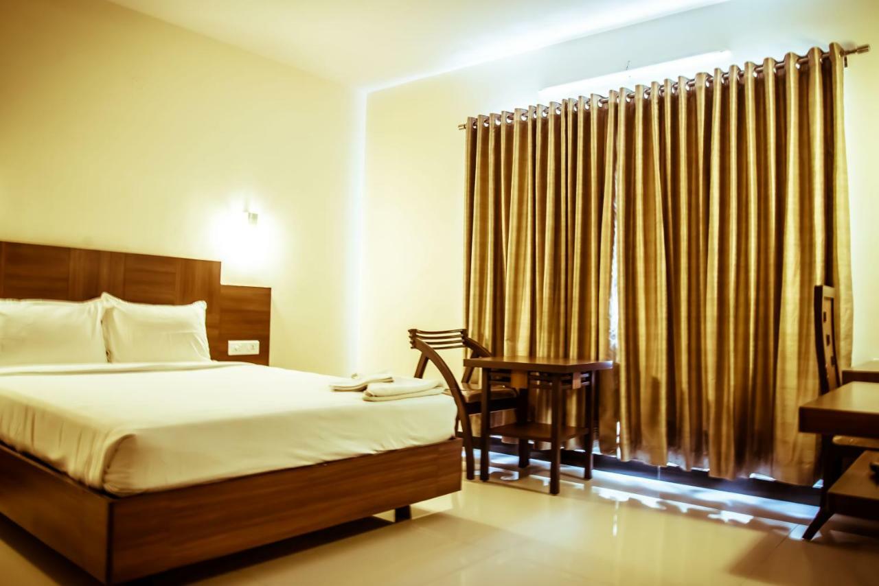 Hotel The Pioneer Visakhapatnam Esterno foto
