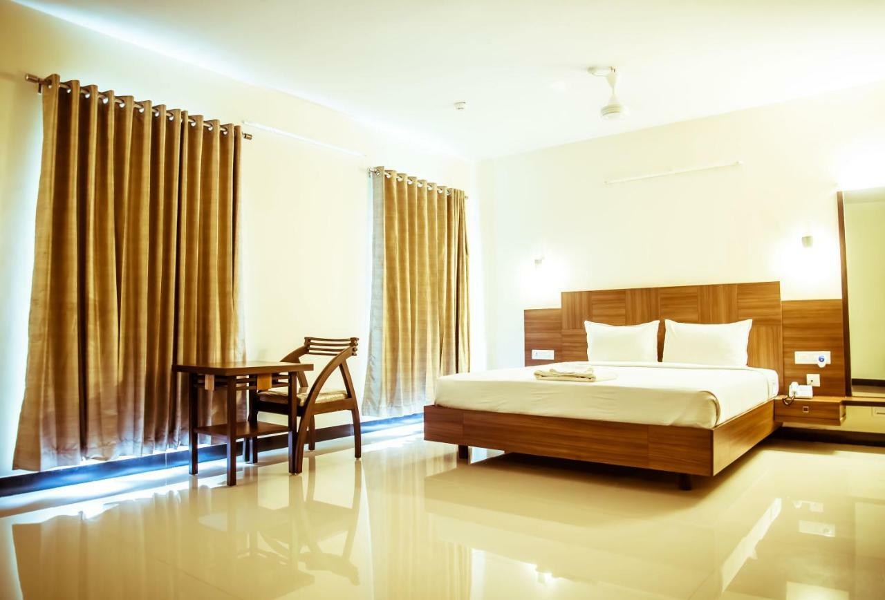 Hotel The Pioneer Visakhapatnam Esterno foto