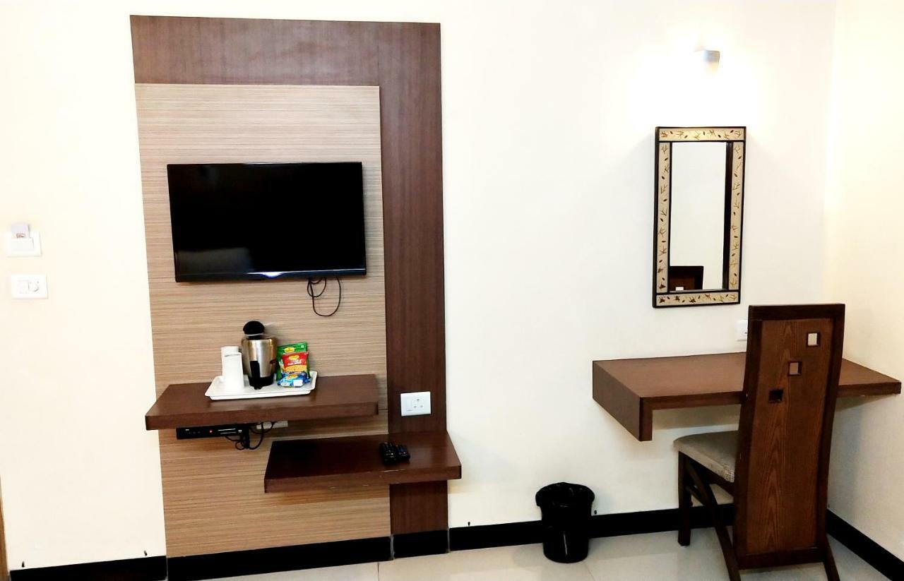 Hotel The Pioneer Visakhapatnam Esterno foto