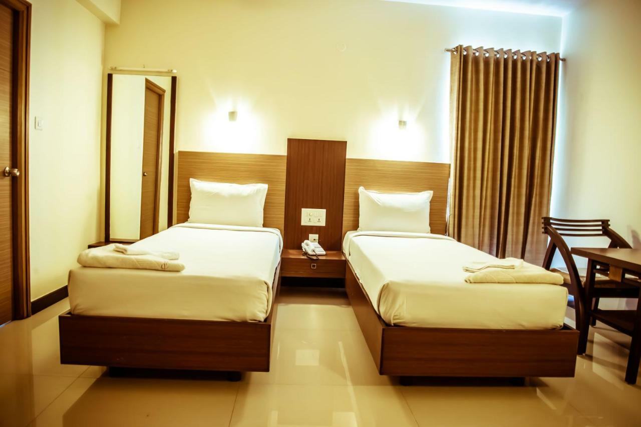 Hotel The Pioneer Visakhapatnam Esterno foto