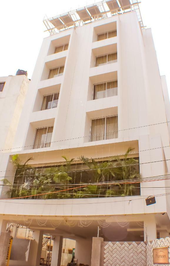 Hotel The Pioneer Visakhapatnam Esterno foto