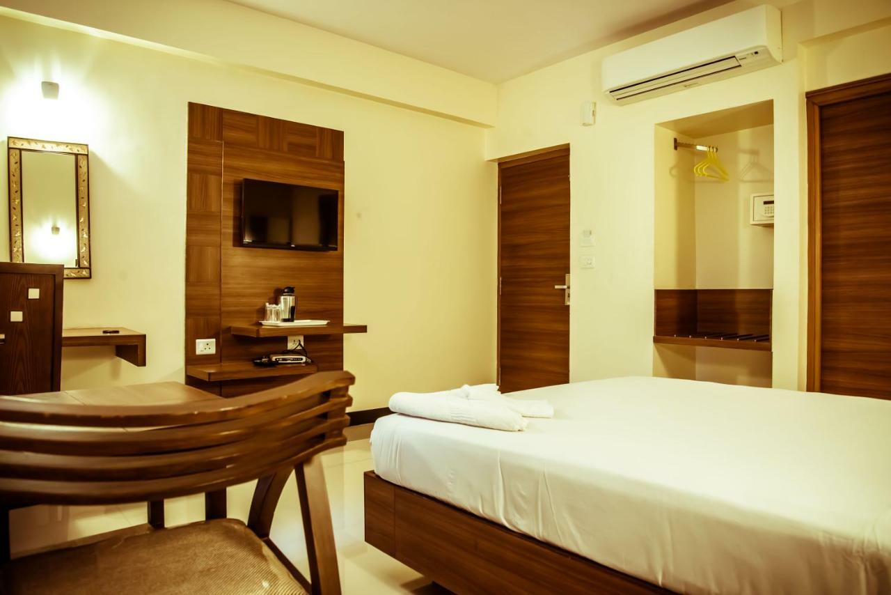 Hotel The Pioneer Visakhapatnam Esterno foto